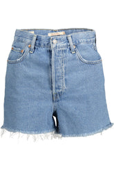 Shorts jeans Levi's Chic com franjas na barra em azul claro