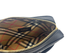 Bolsa pequena de couro para câmera Burberry com logo TB