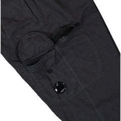 Calça jeans e calça preta de algodão da CP Company