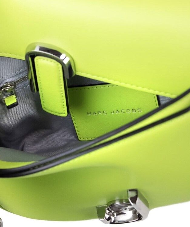 Bolsa de ombro transversal de couro liso Marc Jacobs The J Marc Green Glow