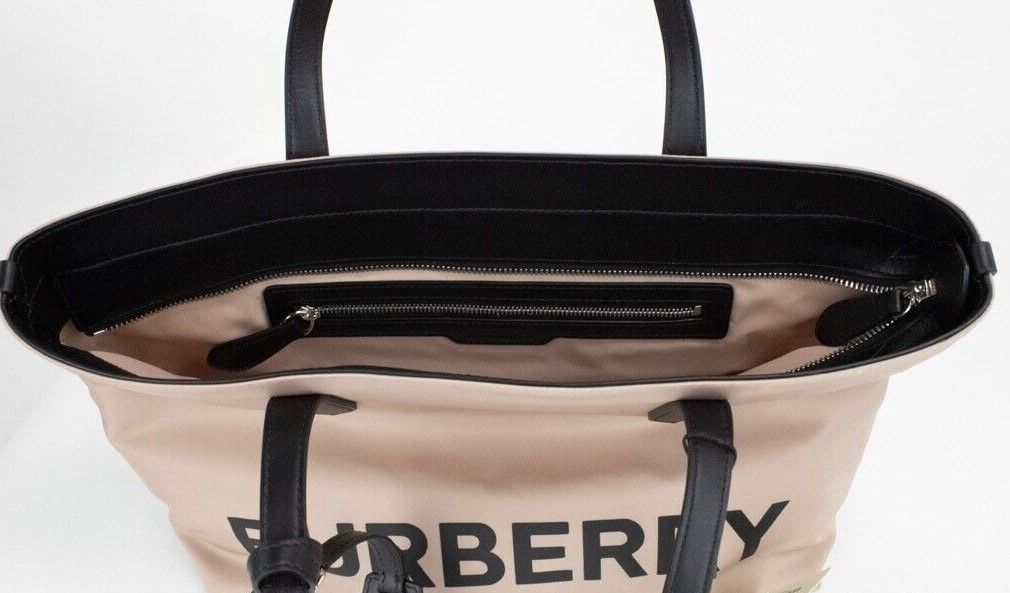 Bolsa de ombro pequena Burberry com logotipo bege rosa e marca Econyl Nylon