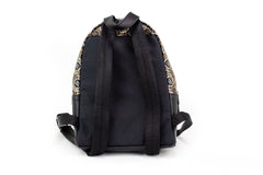 Mochila Marc Jacobs Signet Mini Preta com Logo Impresso em Couro e Bolsa para Livros