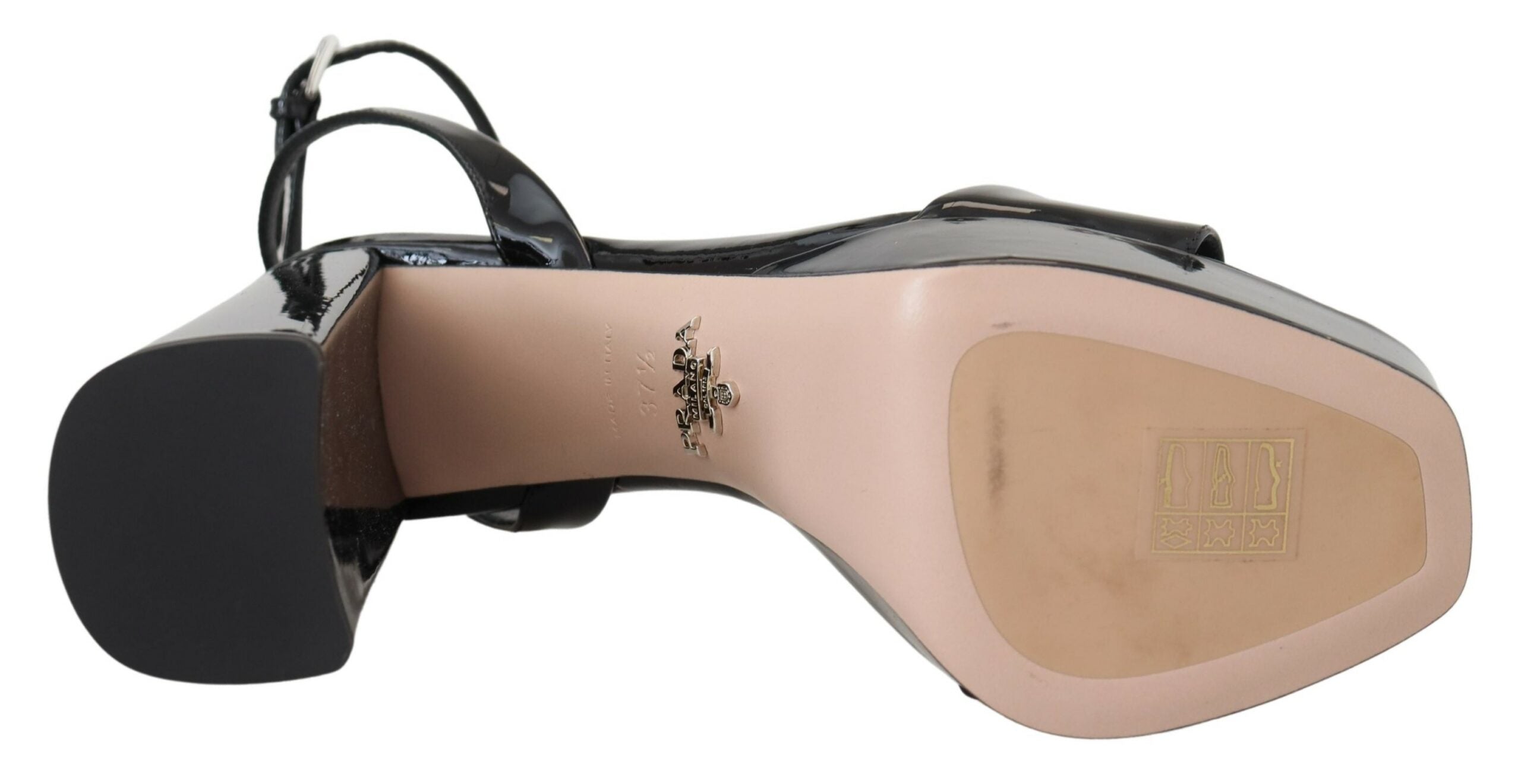 Prada Eleve Sua Elegância com Saltos Pretos Brilhantes