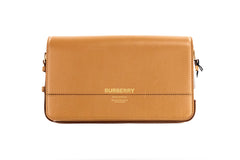 Bolsa de mão pequena Burberry Grace em couro macio com aba e alça transversal Nutmeg