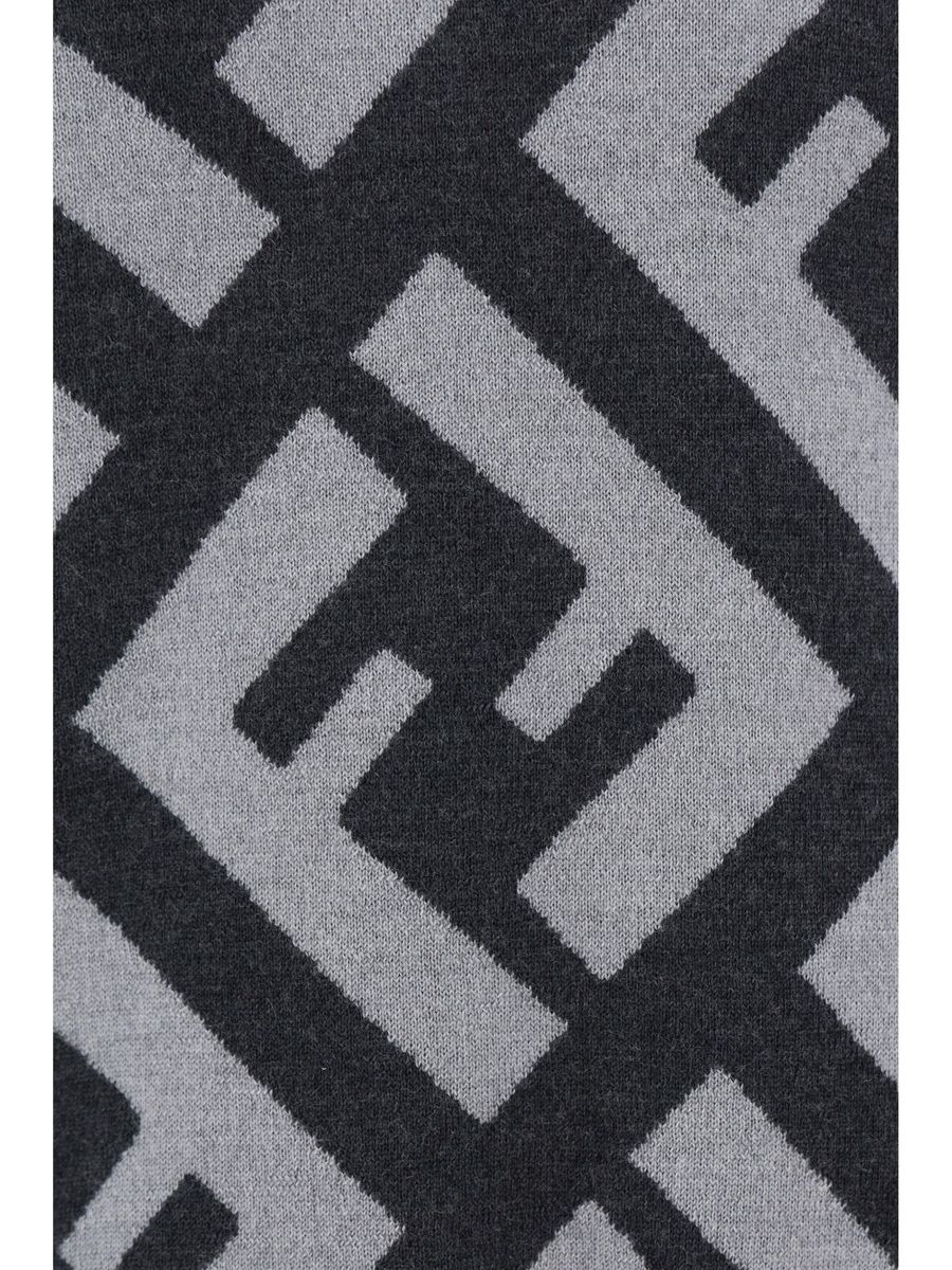 Suéter Fendi Chic de lã cinza com logotipo icônico