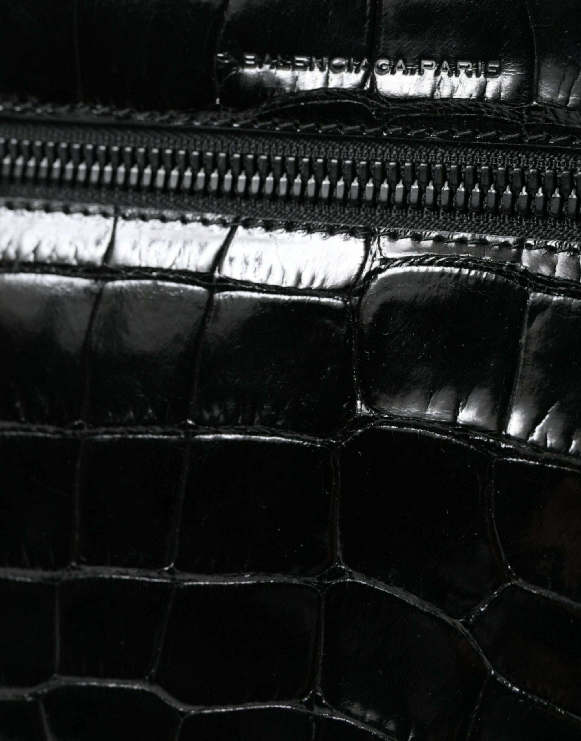 Bolsa Balenciaga Elegante em Couro Exótico para Câmera