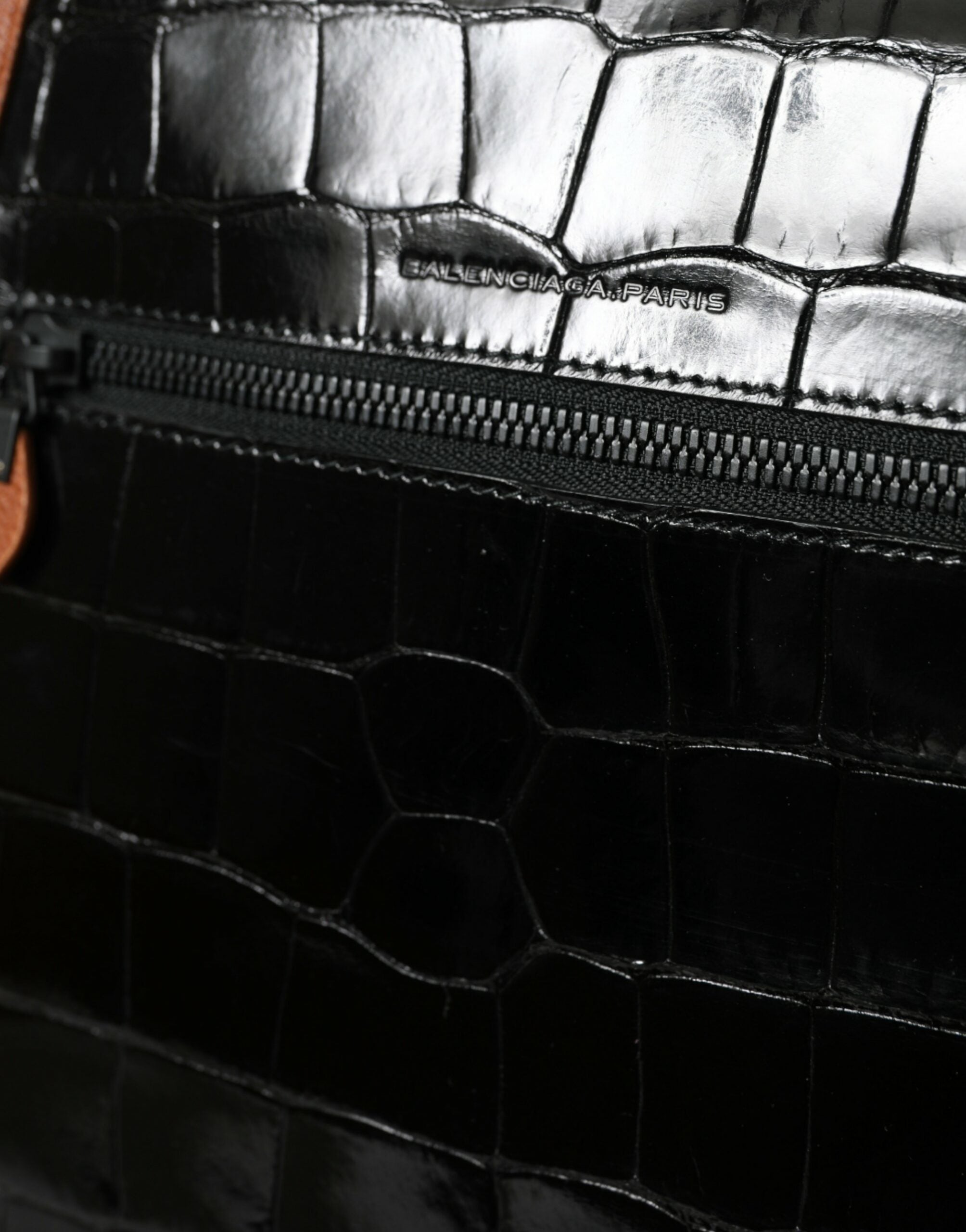 Bolsa tiracolo Balenciaga Elegante em Couro de Crocodilo