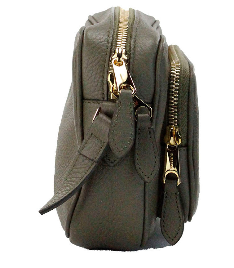 Bolsa transversal pequena Burberry de couro granulado verde escuro com estampa de câmera