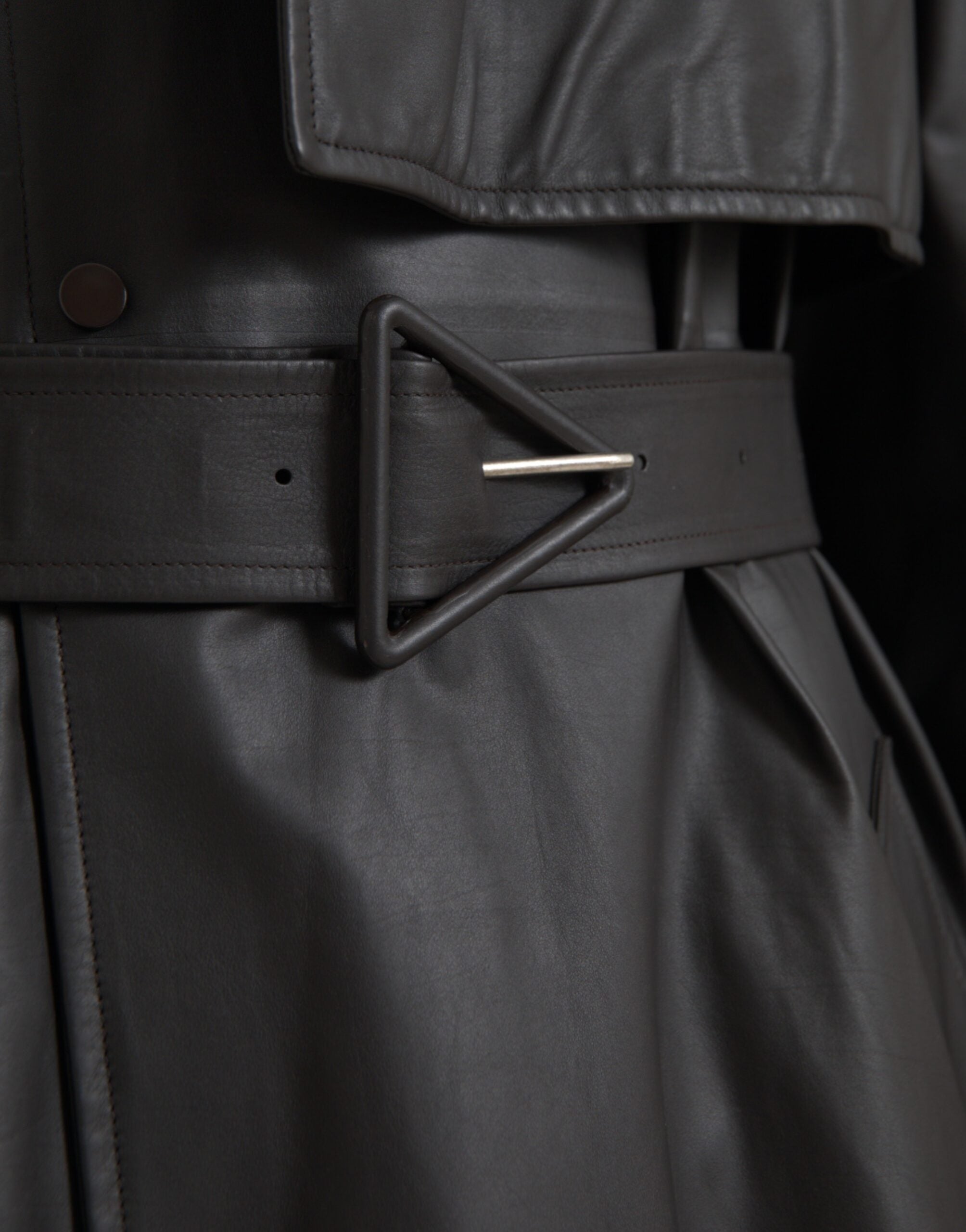 Casaco de couro impermeável preto fosco Bottega Veneta