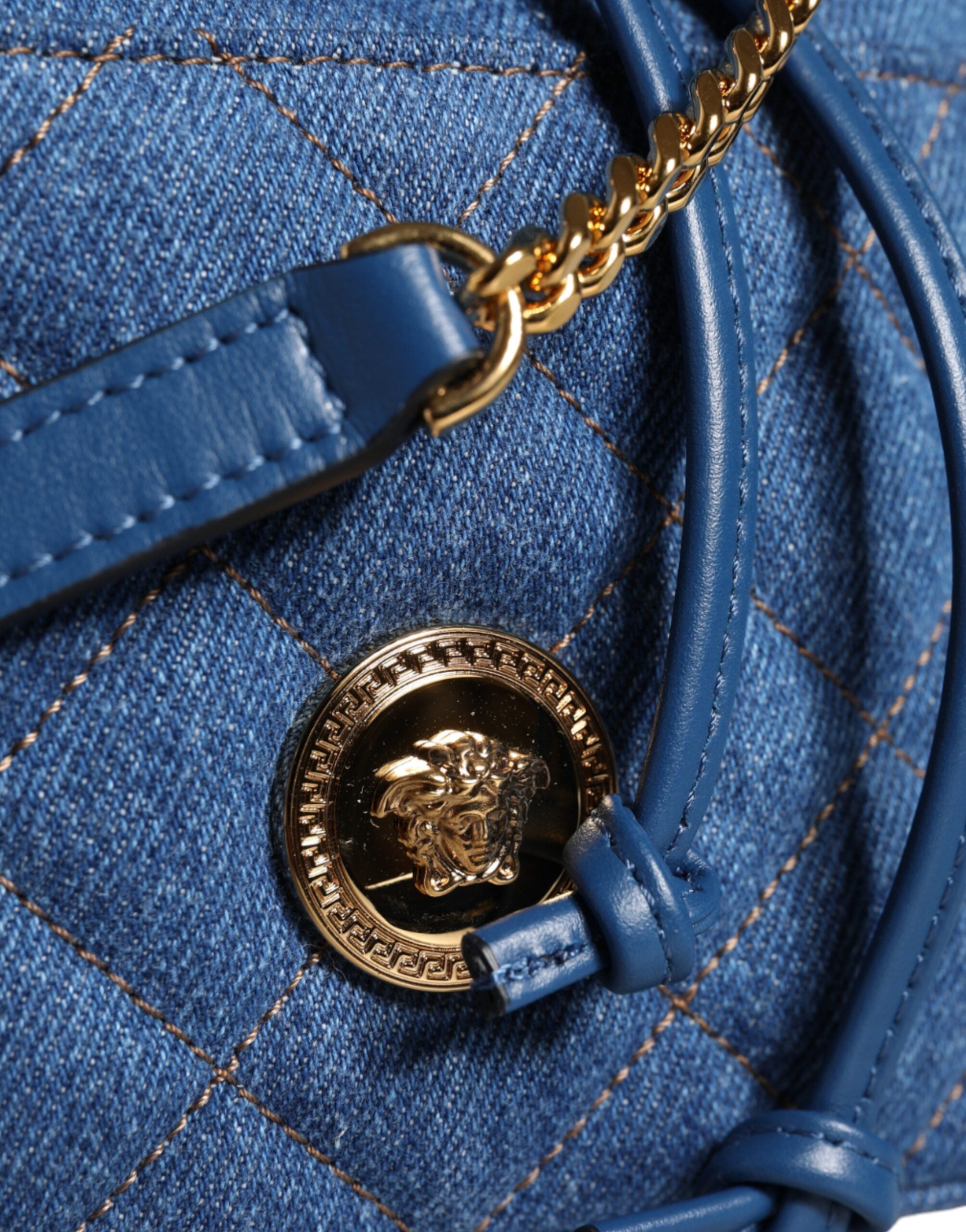 Bolsa de ombro transversal de couro jeans acolchoado azul Versace