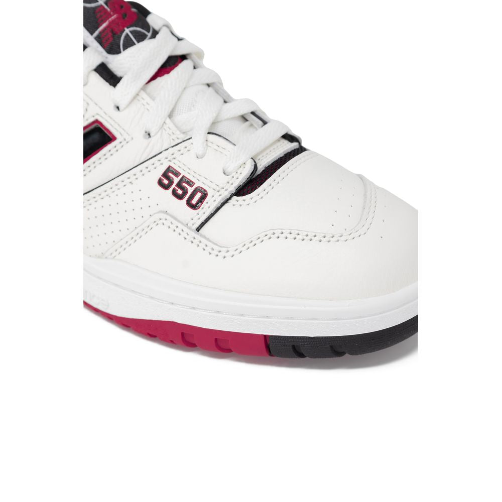 Tênis New Balance de couro vermelho