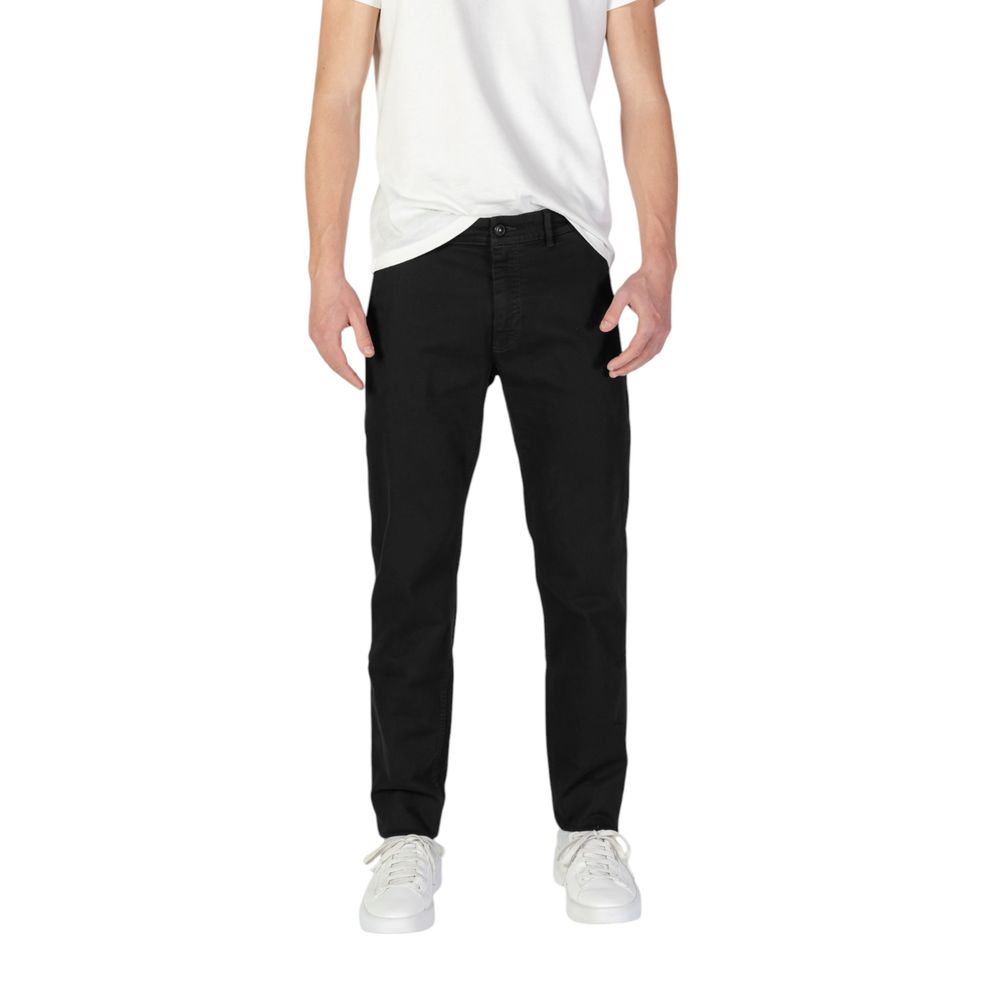 Calça jeans e calça preta de algodão Hugo Boss