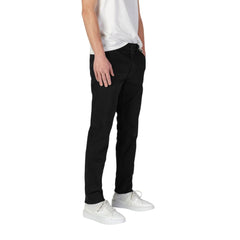 Calça jeans e calça preta de algodão Hugo Boss
