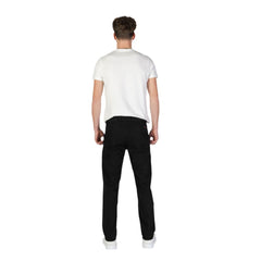 Calça jeans e calça preta de algodão Hugo Boss