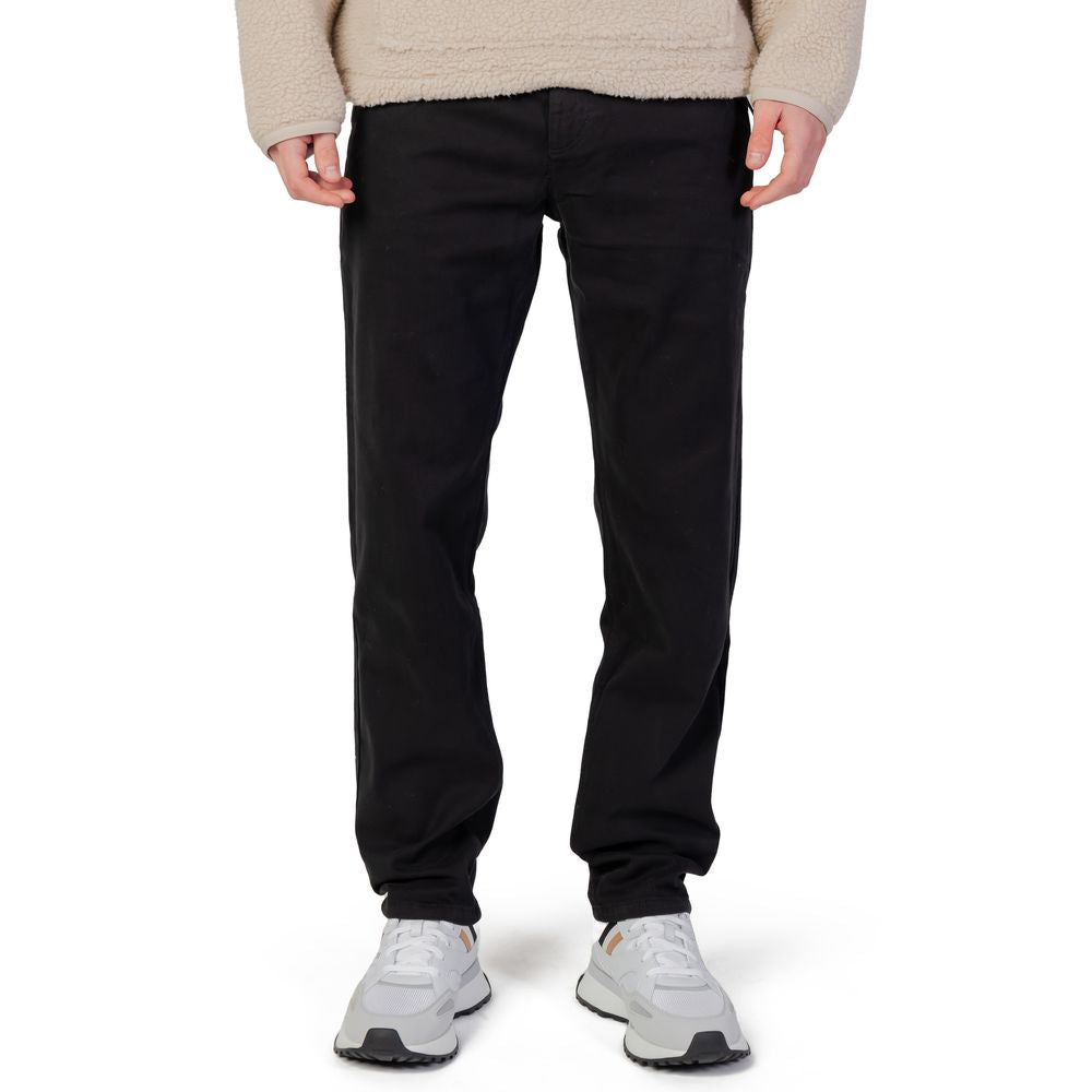 Calça jeans e calça preta de algodão Hugo Boss