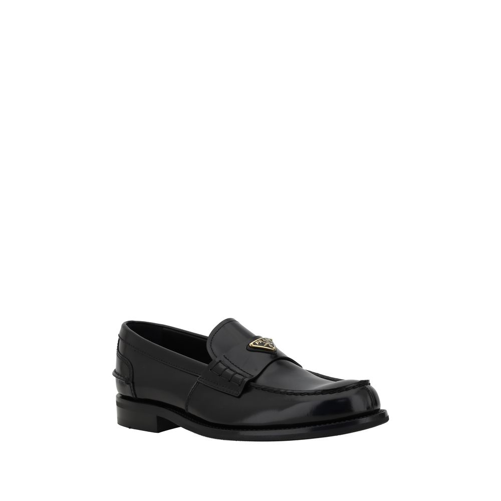 Mocassins Prada com placa triangular