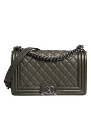 Bolsa de ombro Chanel em couro verde escuro e metal cinza