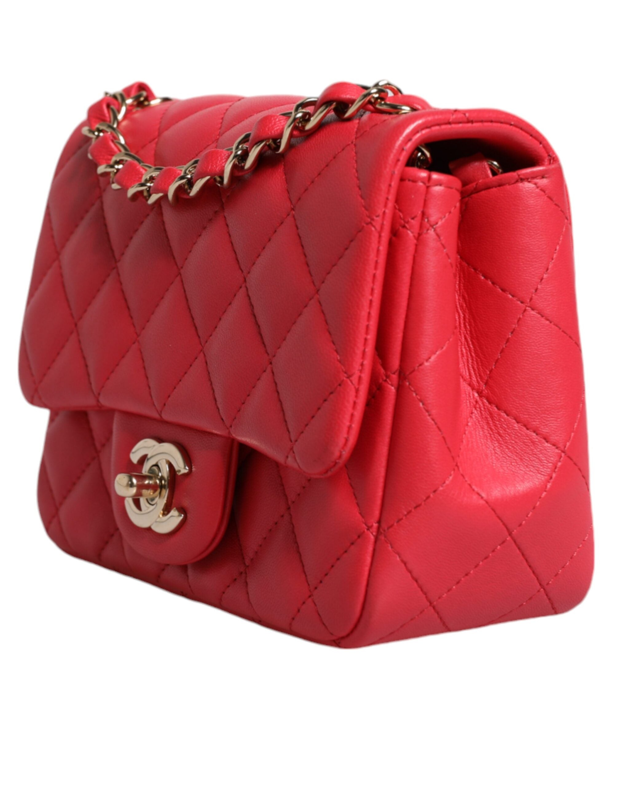 Bolsa Chanel Mini em Pele de Cordeiro com Corrente e Ombro Rosa Matelassê