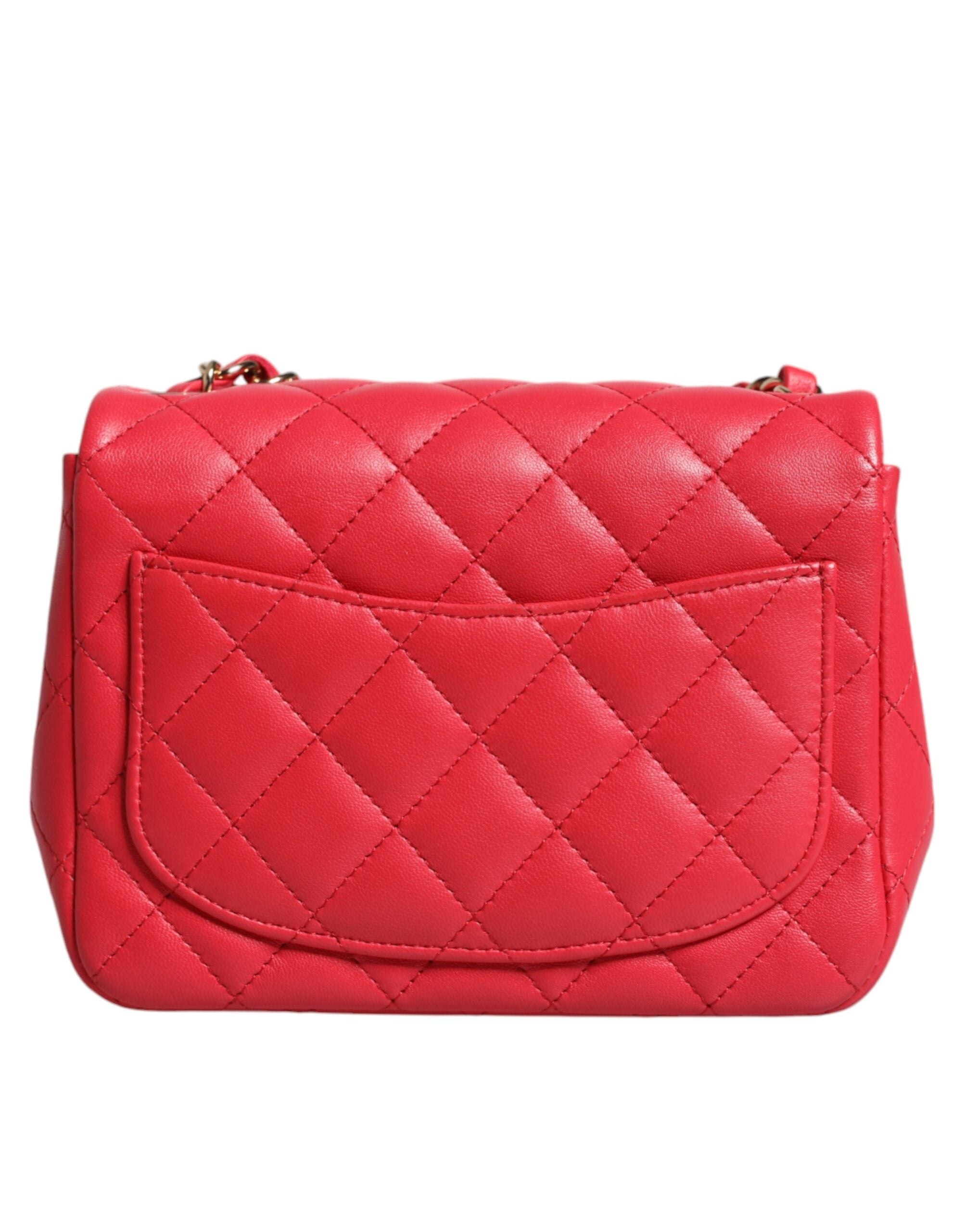 Bolsa Chanel Mini em Pele de Cordeiro com Corrente e Ombro Rosa Matelassê