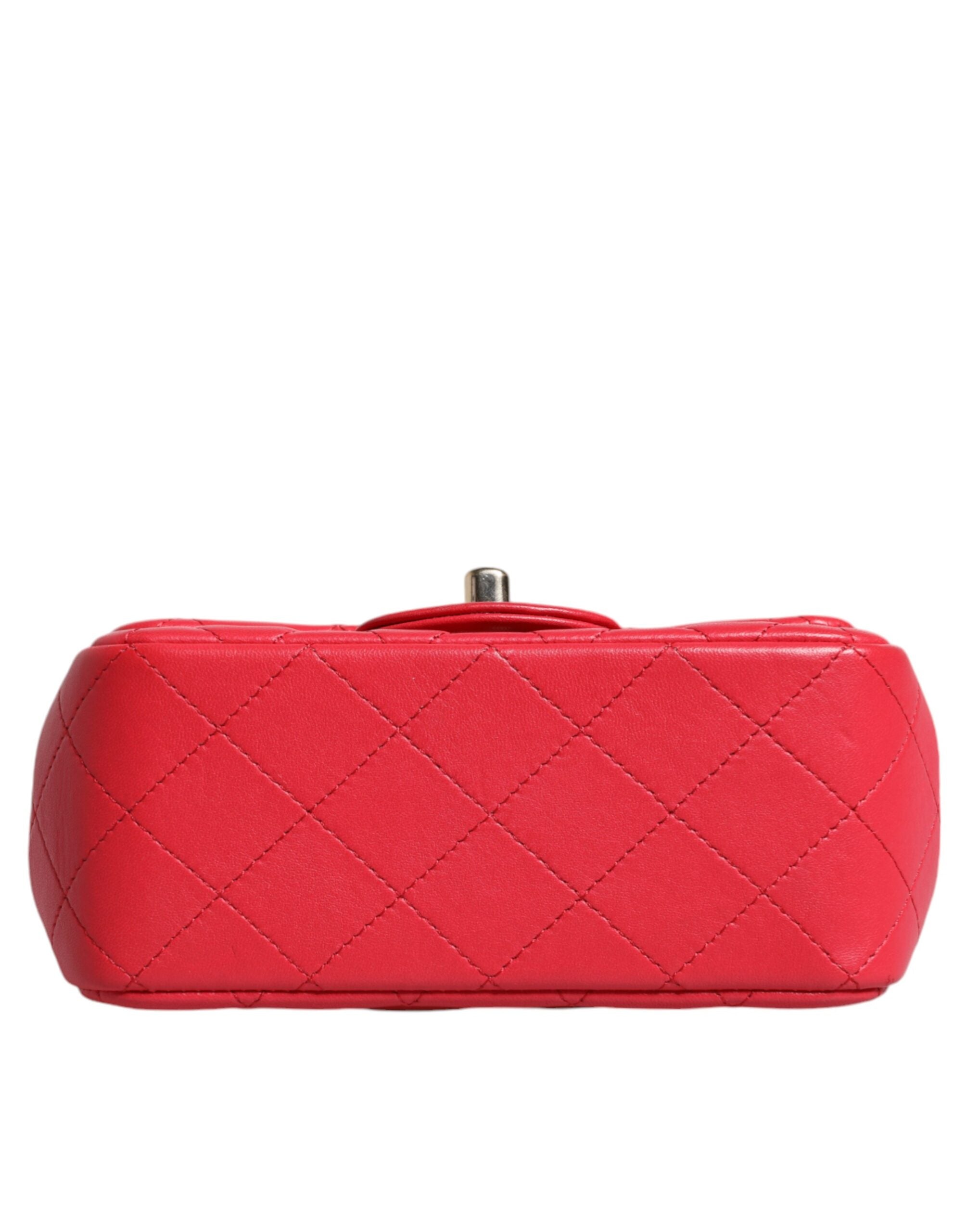 Bolsa Chanel Mini em Pele de Cordeiro com Corrente e Ombro Rosa Matelassê