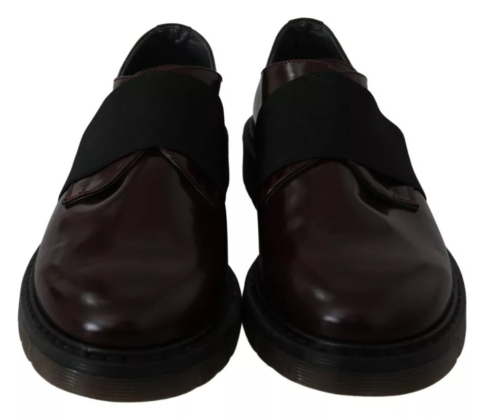 Sapatos Dr. Martens de couro marrom escuro com tira elástica