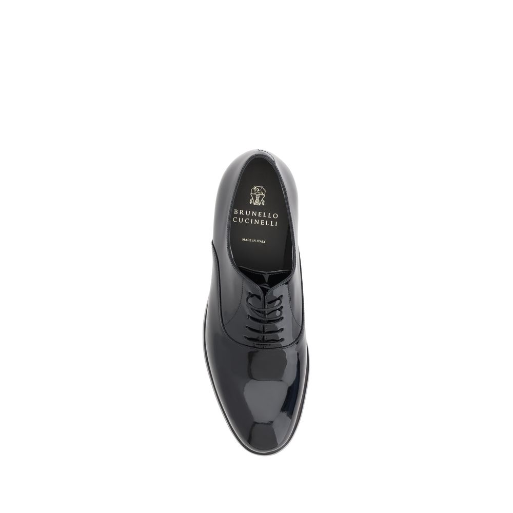 Brunello Cucinelli Sapatos de couro envernizado com cadarço