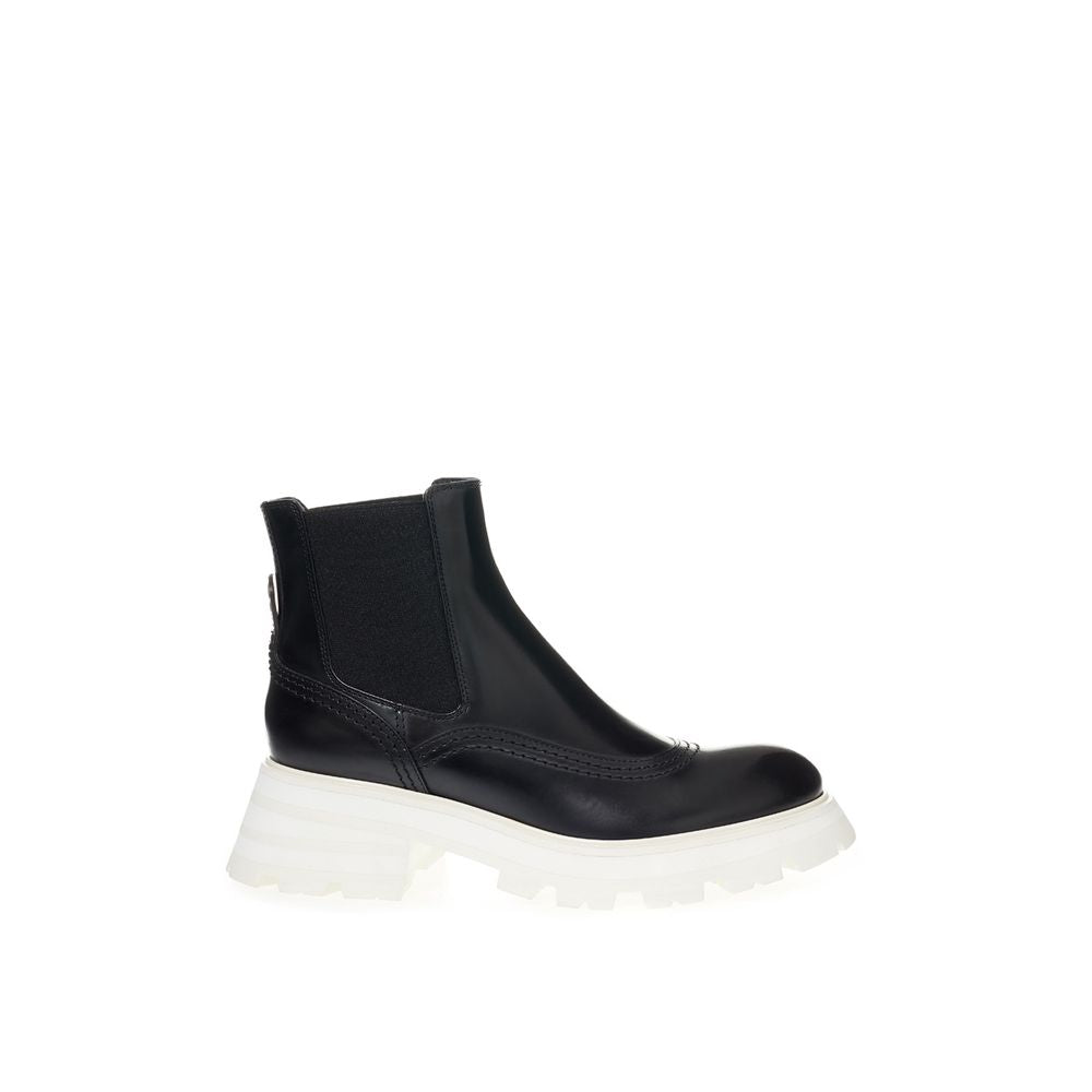 Botas de couro elegantes Alexander McQueen em preto atemporal