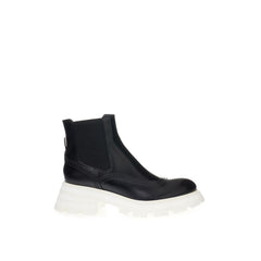 Botas de couro elegantes Alexander McQueen em preto atemporal