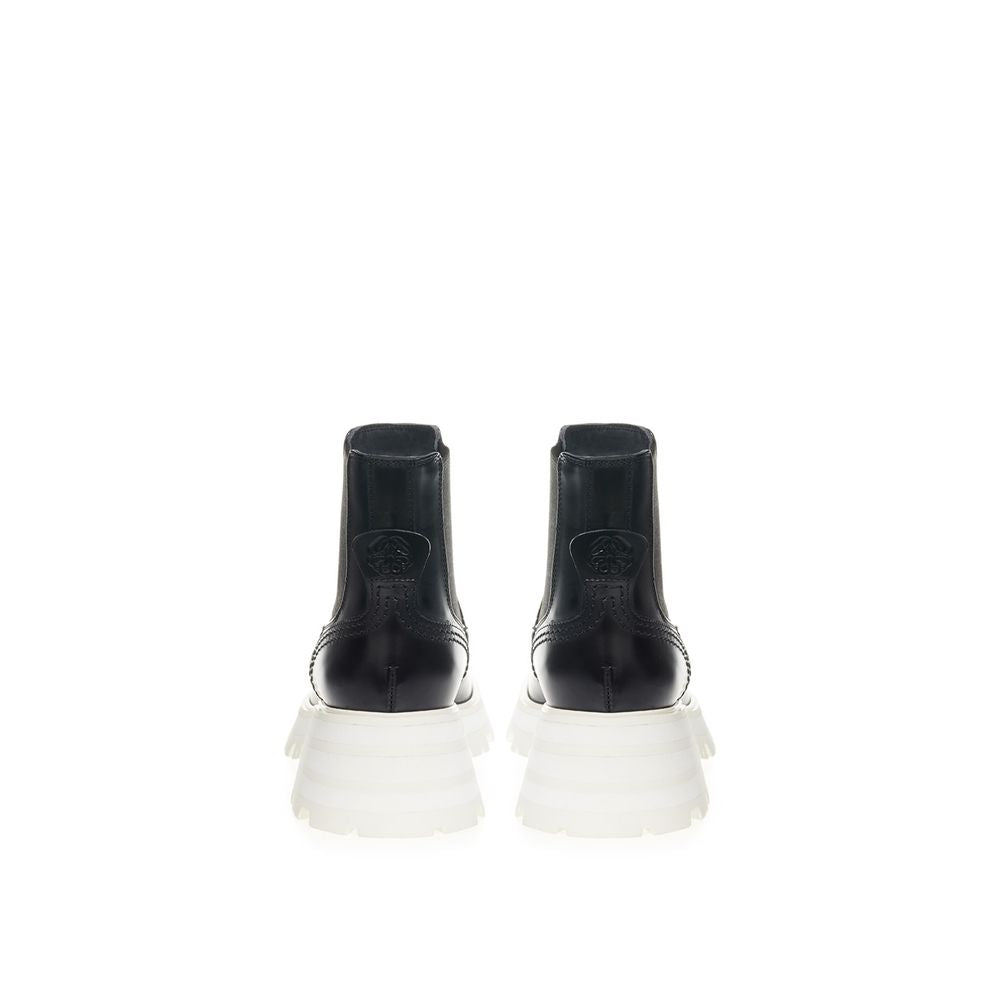 Botas de couro elegantes Alexander McQueen em preto atemporal