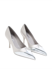 Sapatos Prada de couro acetinado e prata metálico