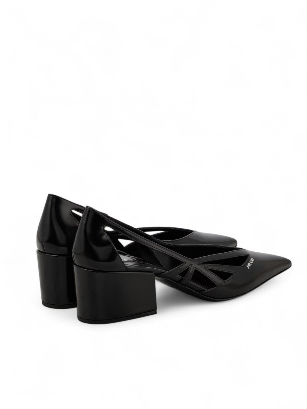 Sapatos Prada de couro preto com recortes 55