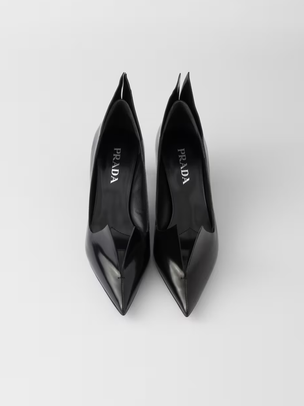 Sapatos Prada de couro escovado preto