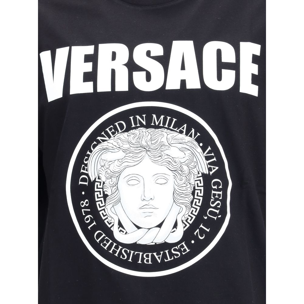 Camiseta Versace com a icônica cabeça de Medusa